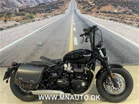 Bonneville Bobber Black